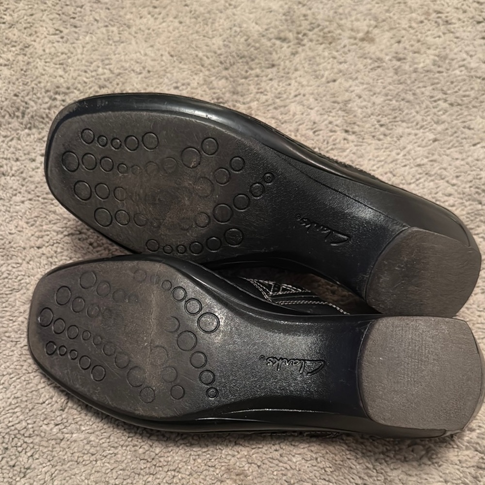 Clarks Black Leather Mules with Embossed Detailing - Picture 6 of 9